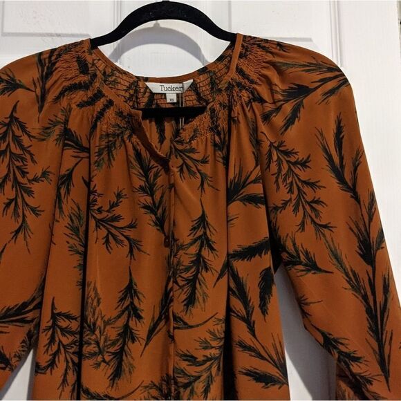 Tucker Caramel Pine in Crepe de Chine Silk Smock - Picture 2 of 10